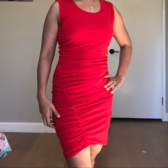 Beautiful red color dress - Picture 2 of 2